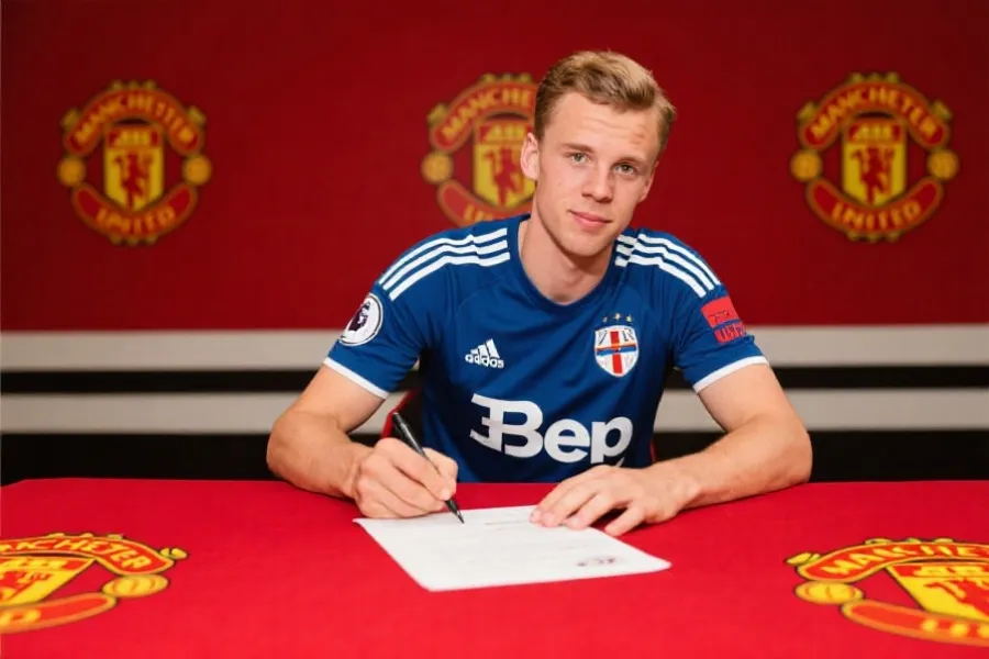 帕特里克·多尔古加盟曼联：红魔铁卫新纪元的序幕